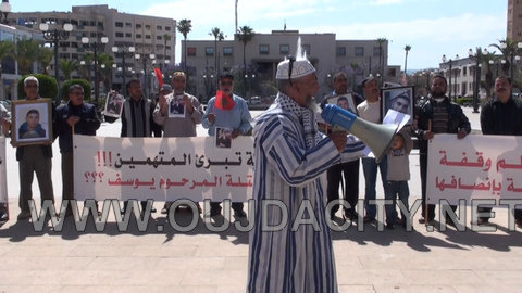 عائلة الشعنوني تنظم وقفة احتجاجية امام محكمة الاستئناف بوجدة VIDEO